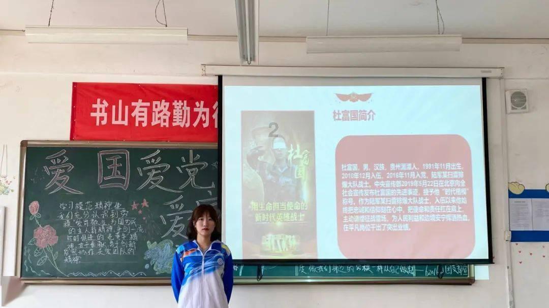 可爱啄木鸟逃脱