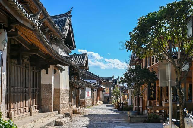 女子去工地送外卖,疑被食堂老板打翻,如果你当时在现场,你会怎么做呢?-发现与分享你感兴趣的内容